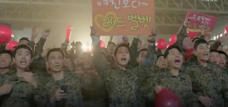 Đây là lần duy nhất "Đại úy Yoo" Song Joong ki "mê gái" hơn mê vợ