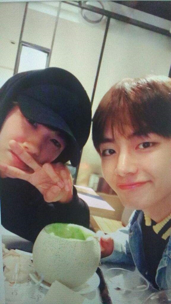 Chờ kết quả Daesang, V (BTS) chỉ gọi điện cho 1 người duy nhất