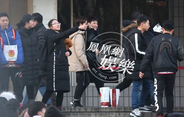 Fan vui mừng vì lần đầu tiên Giả Nãi Lượng nở nụ cười sau scandal