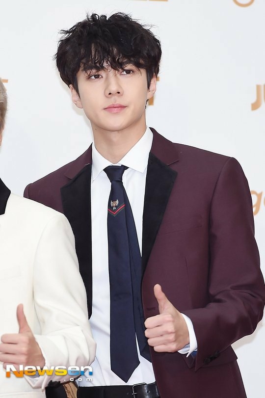 Đăng ảnh “so deep”, Sehun khiến fan lo sốt vó và sự thật muốn té ngửa