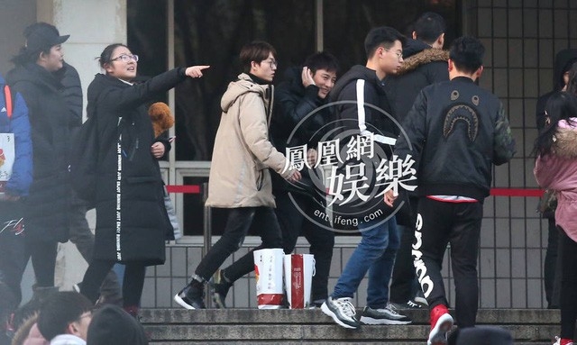 Fan vui mừng vì lần đầu tiên Giả Nãi Lượng nở nụ cười sau scandal