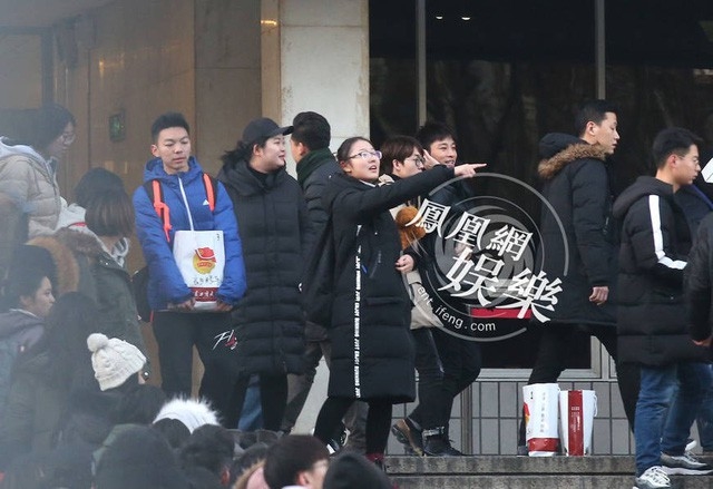 Fan vui mừng vì lần đầu tiên Giả Nãi Lượng nở nụ cười sau scandal