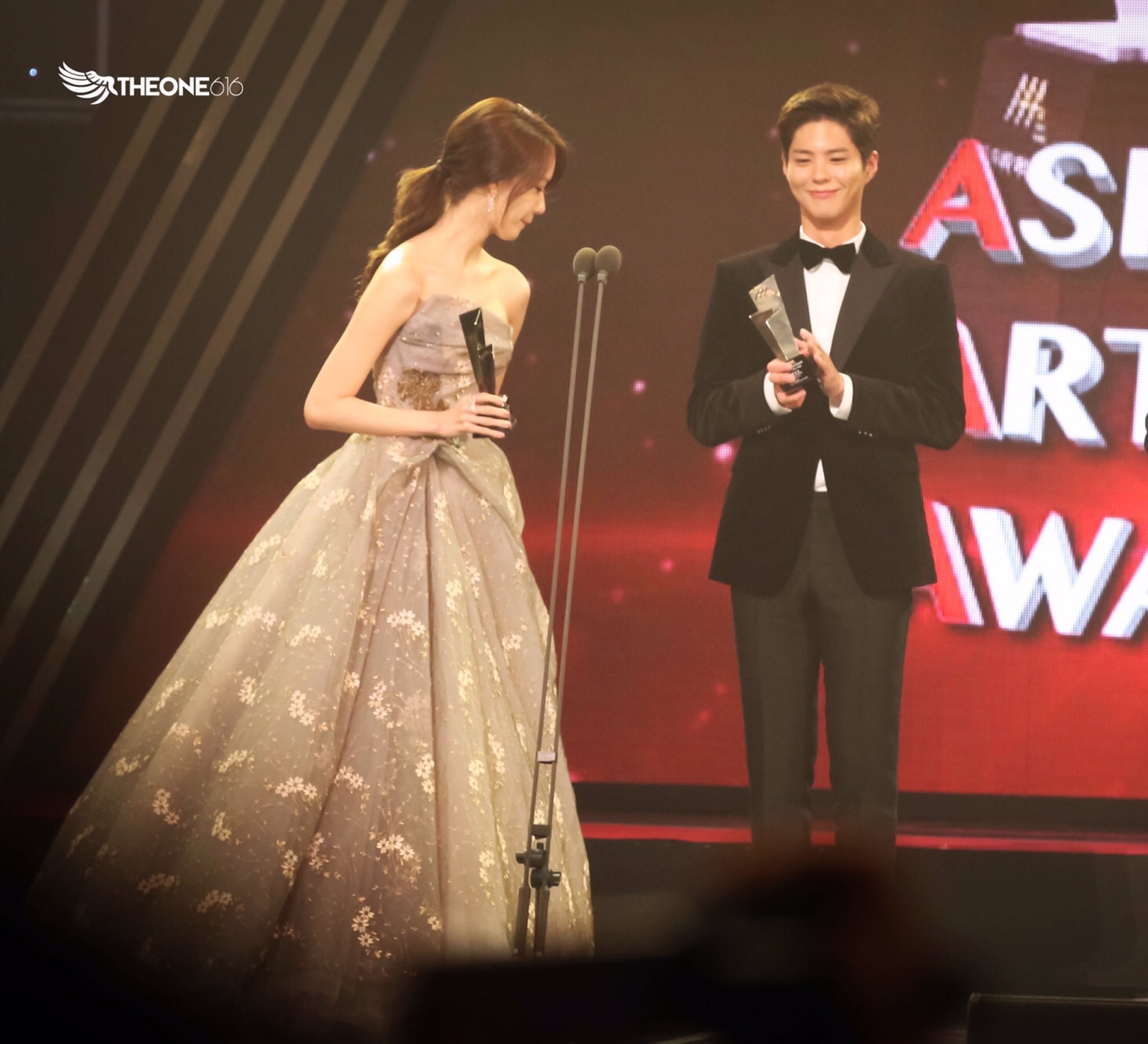 Tin được không, Park Bo Gum và Yoona thành một đôi rồi này?