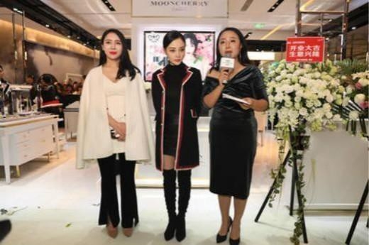 Lý Tiểu Lộ tái xuất sau scandal ngoại tình