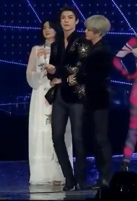 Những thú vui tao nhã có 1-0-2 của các anh chàng EXO