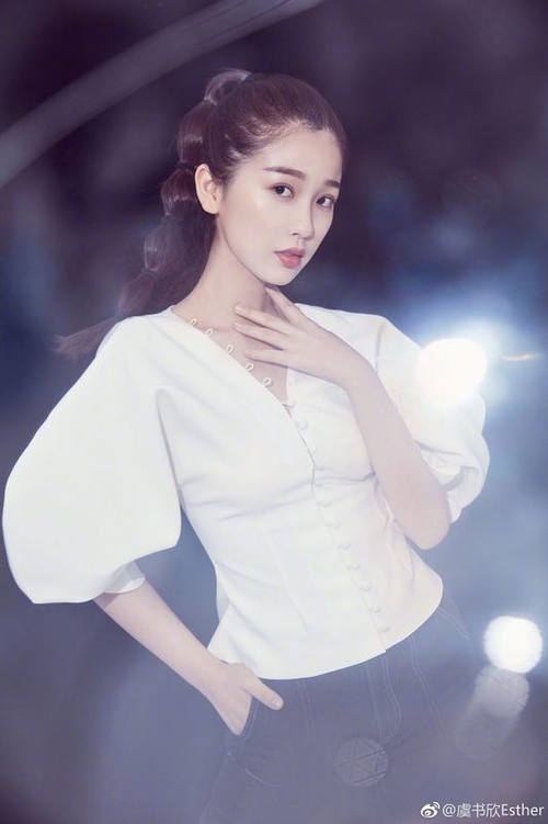 Lộ diện người tình mới của Hồ Nhất Thiên