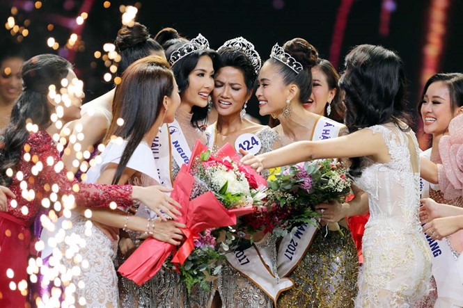 4 nhân vật được yêu thích nhất hiện nay của showbiz Việt