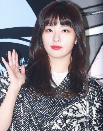 Sao Hàn đi sự kiện: Yoona giản dị lép vế đàn em, Sehun tăng cân
