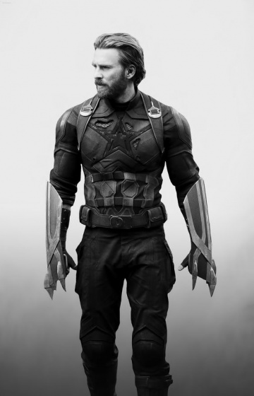 Fan chế tạo lại chiếc khiên của Captain America và nó bật lại được giống  như trong phim