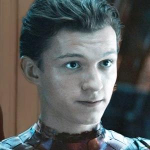 “Nhện Nhọ” Tom Holland: Ngon cơm nhiều múi, đáng yêu nên ai cũng mê
