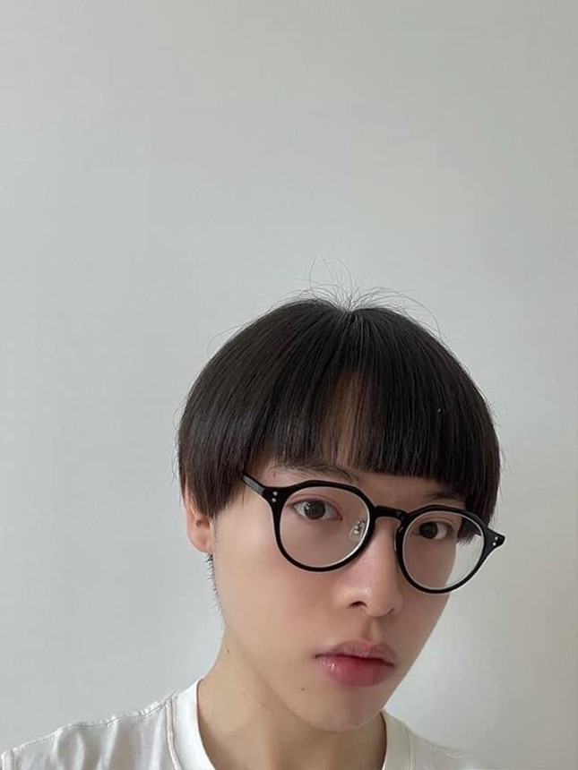 Cô nhóc Hàn Quốc có mái tóc gáo dừa dễ thương  2sao