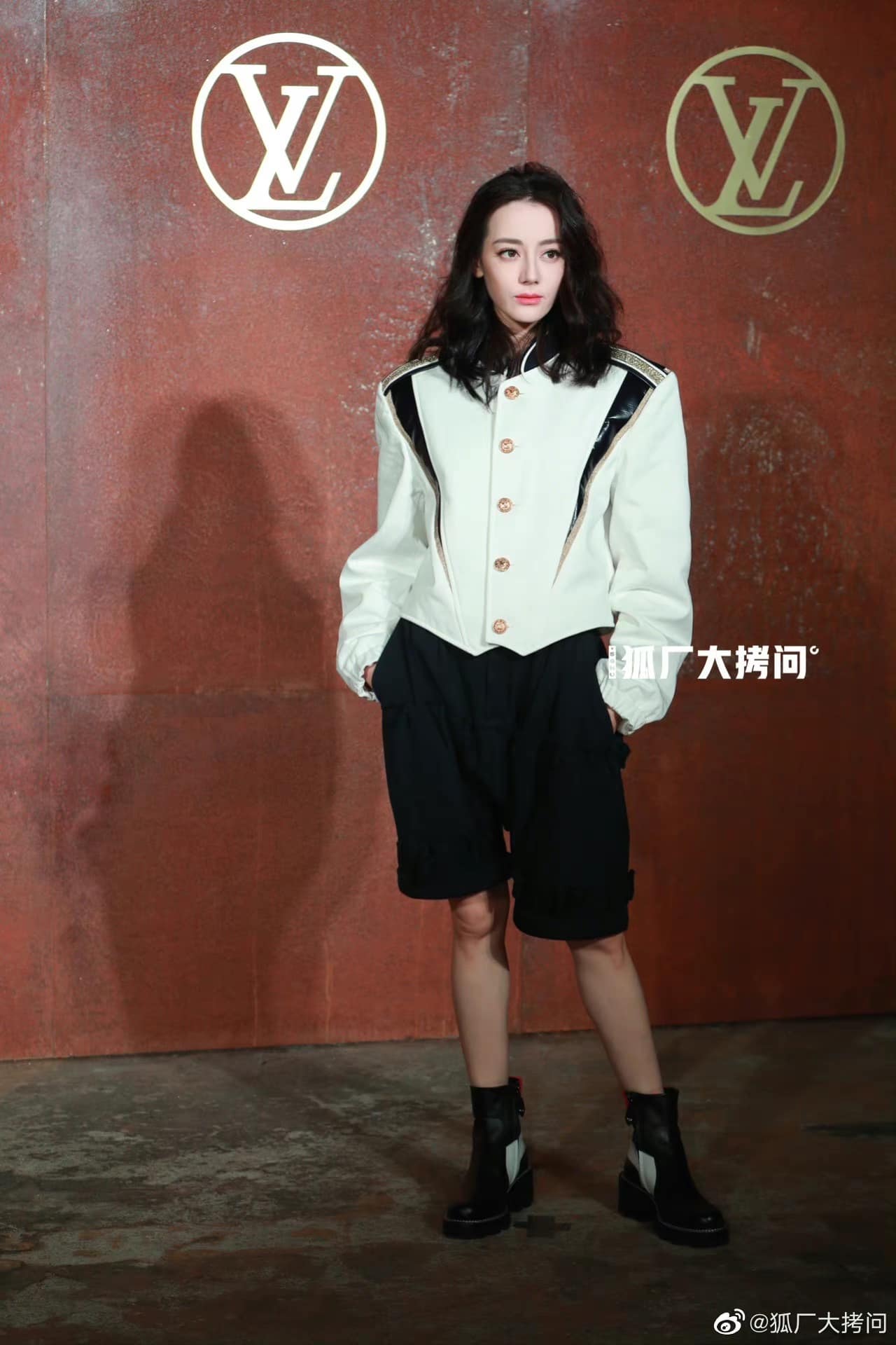 Lưu Diệc Phi gây sốt khi đọ sắc với Hyein NewJeans trong show Louis  Vuitton