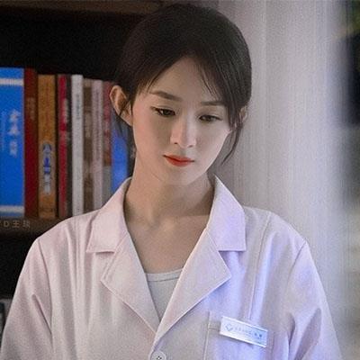 Dương Tử - Triệu Lệ Dĩnh: Hai nữ bác sĩ trái dấu của năm 2021