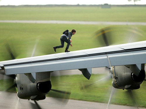 Tom Cruise đu máy bay trong 'Điệp vụ bất khả thi 5'
