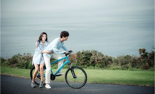 Hé lộ cảnh hẹn hò đầu tiên của Lee Min Ho và Jeon Ji Hyun