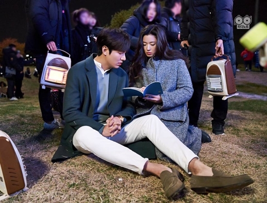 Jun Ji Hyun và Lee Min Ho khoe nhan sắc đỉnh cao trong hậu trường của 'Huyền thoại biển xanh'