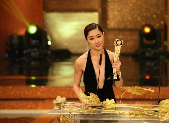 Những ngôi sao bị 'ném đá' vì chưa xứng tầm nhận giải của TVB
