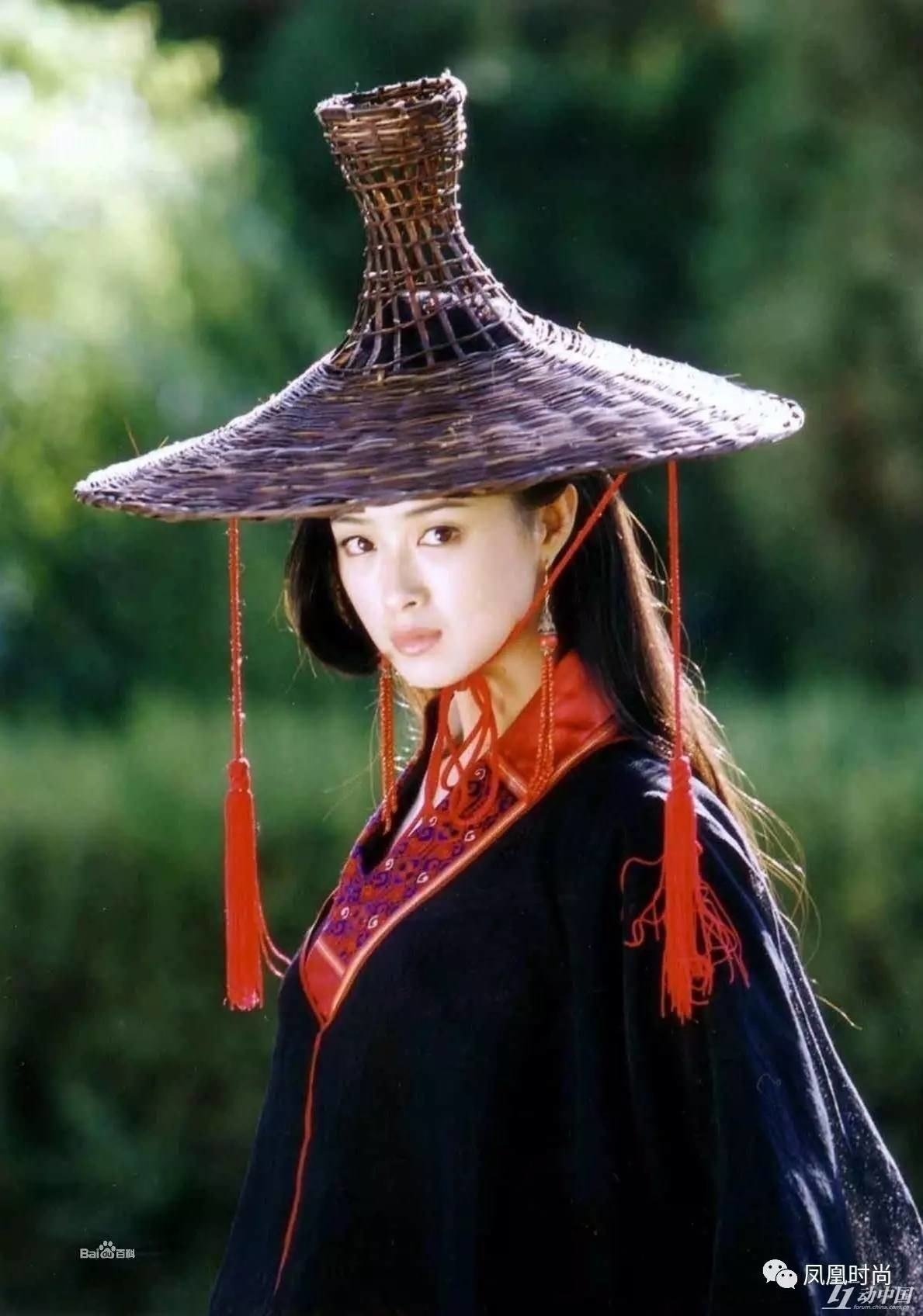 Mê mẩn trước vẻ đẹp mơ màng của mỹ nhân Hoa ngữ với nón tre