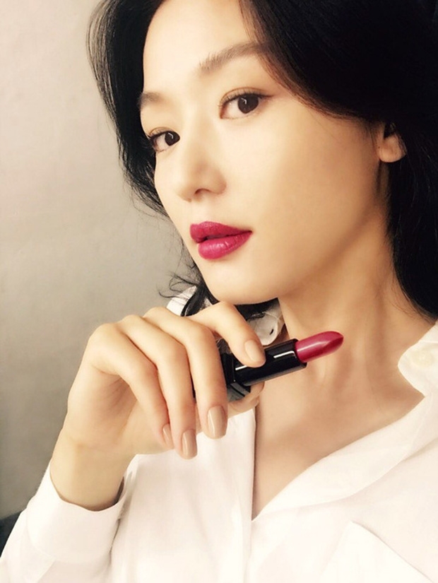 'Mợ chảnh' Jun Ji Hyun gây sốt với bức ảnh selfie khi đang mang bầu