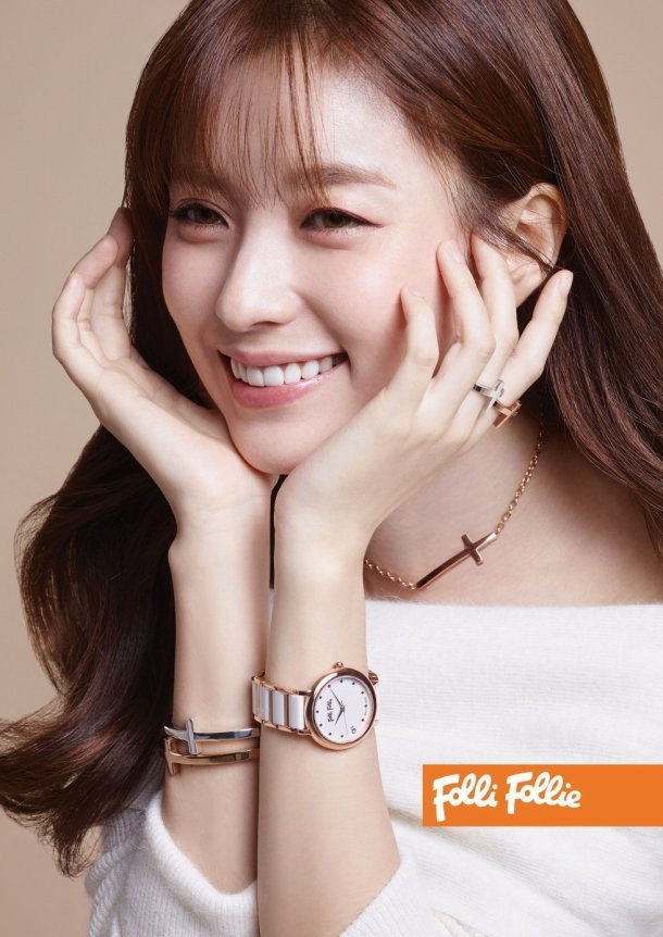 Khuôn mặt thanh tú, nụ cười toả sáng đã giúp Han Hyo Joo không cần tới sự trợ giúp của mỹ phẩm mà vẫn rạng ngời xinh đẹp