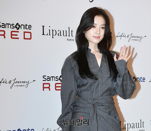 Han Hyo Joo xinh đẹp ngây ngất trong sự kiện mới