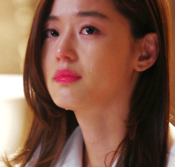 Những mỹ nhân Hàn đóng cảnh khóc thôi cũng đẹp nao lòng