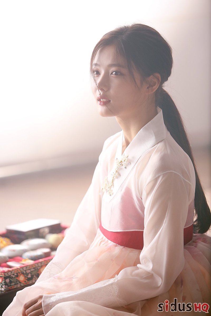 Đọ vẻ đáng yêu của những tiểu mỹ nhân Hàn trong trang phục Hanbok