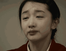 Biểu cảm mỹ nhân Hoa ngữ khi xóa nước mắt trong cảnh khóc