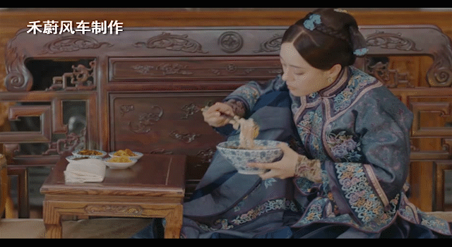 Mỹ nhân Hoa ngữ cùng quay cảnh ăn uống: người giả vờ, người hăng hái