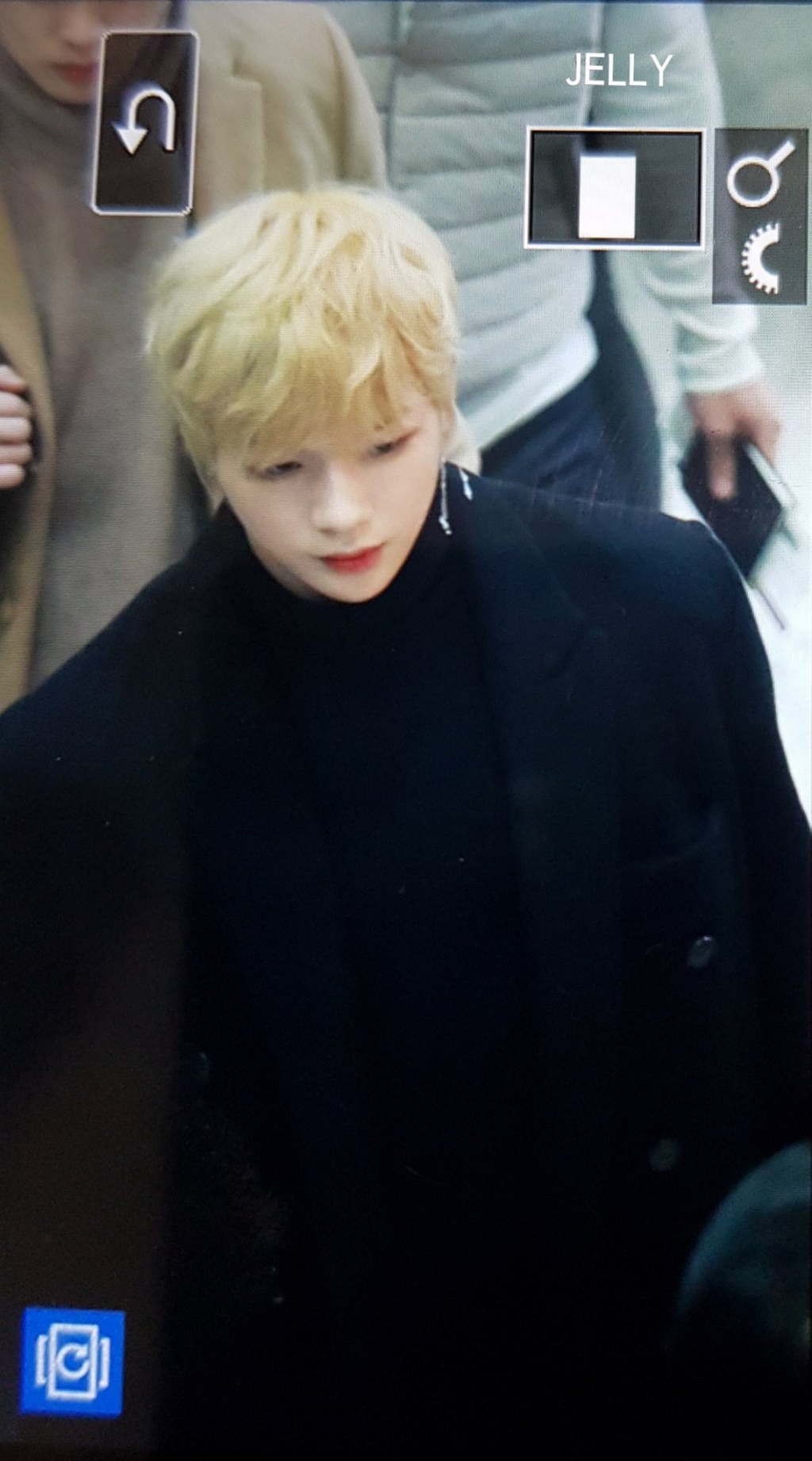 Diện mạo đẹp hoàn hảo của Kang Daniel khiến fan mê mệt