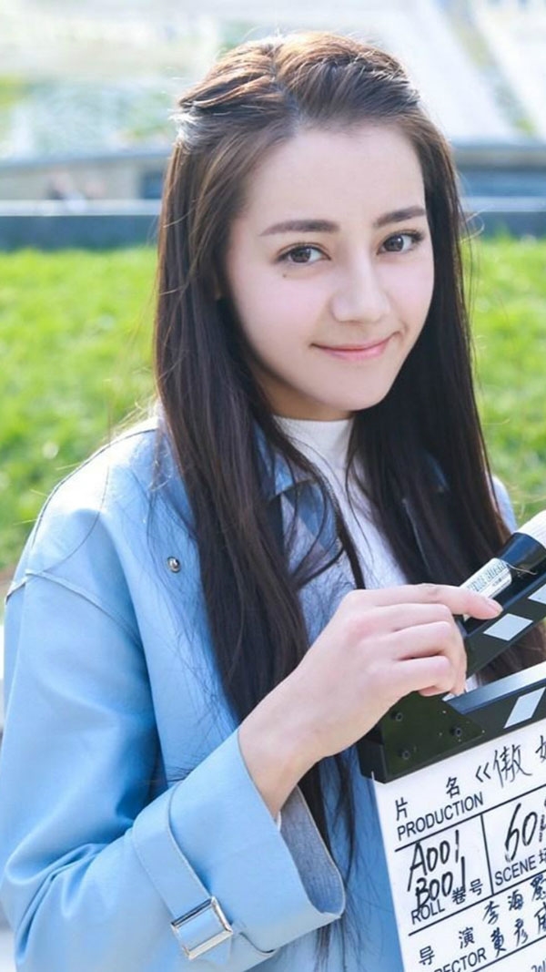 Bản sao của AngelaBaby và Địch Lệ Nhiệt Ba gây bão mạng