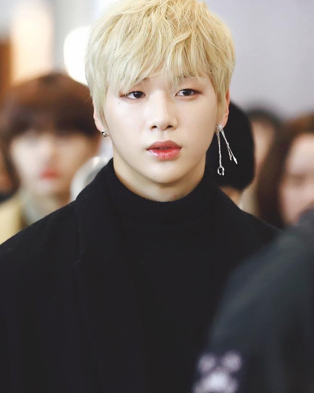 Diện mạo đẹp hoàn hảo của Kang Daniel khiến fan mê mệt