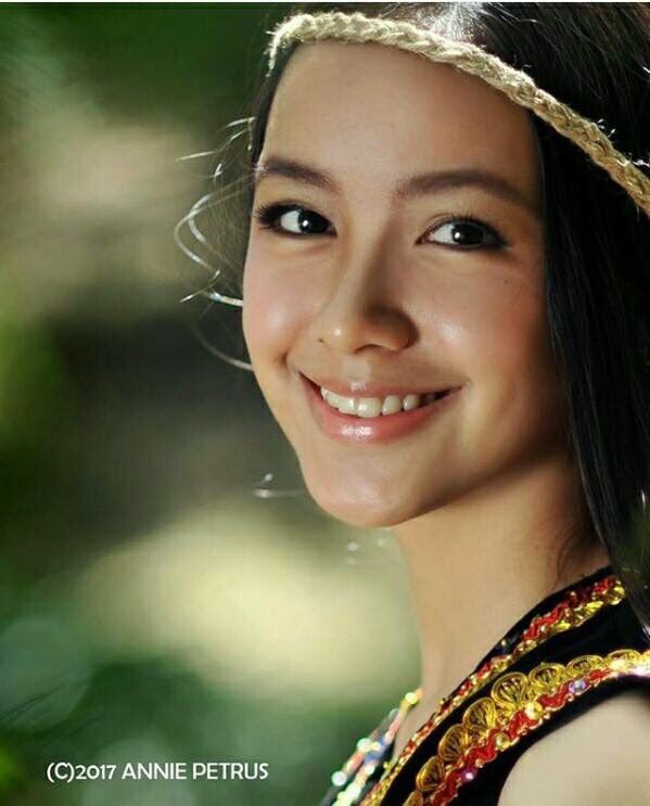 Bản sao của AngelaBaby và Địch Lệ Nhiệt Ba gây bão mạng