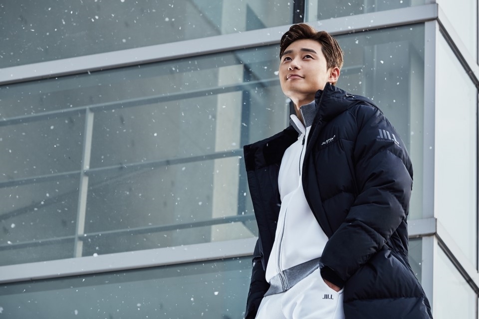 Park Seo Joon gây chú ý với khách hàng nam vì quá đẹp trai