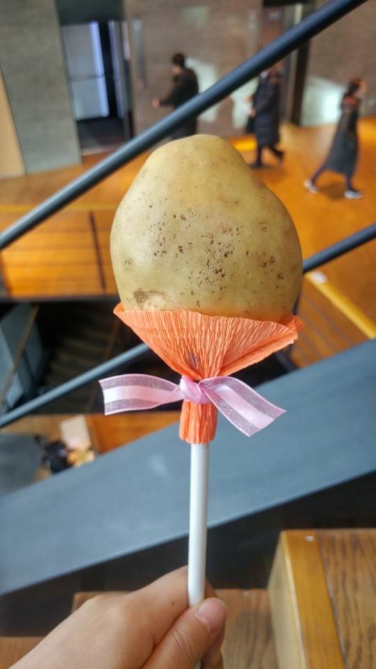 Chiếc lightstick khoai tây tự làm của N.Flying