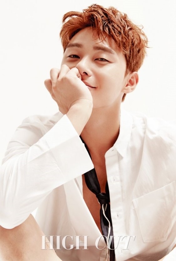 Park Seo Joon gây chú ý với khách hàng nam vì quá đẹp trai