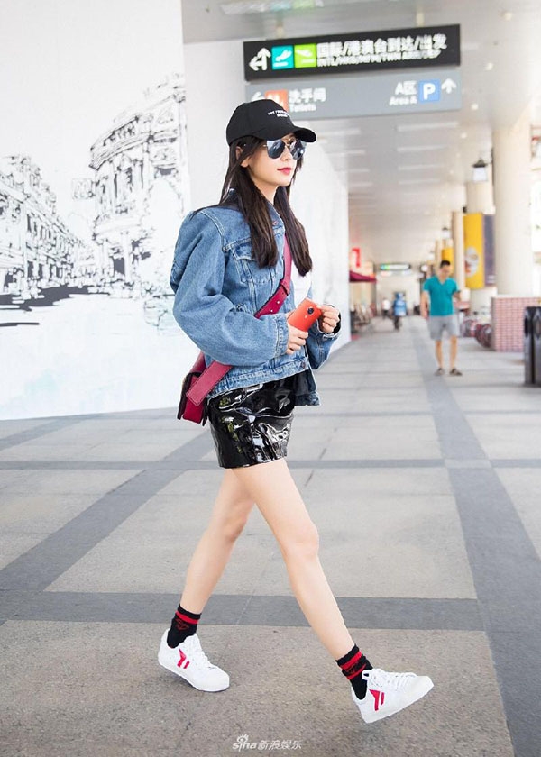 AngelaBaby lại bị 'lật tẩy' chiều cao khi đứng cạnh Lâm Chí Linh