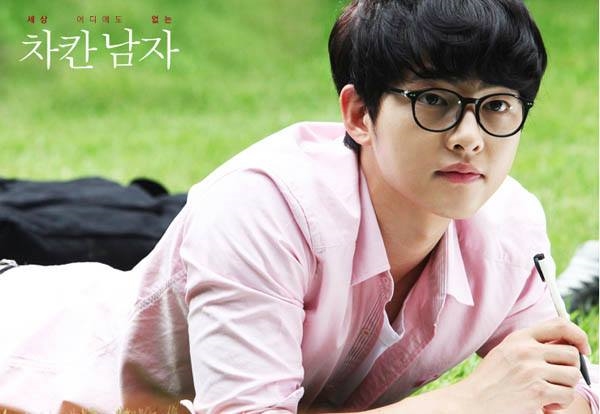 Diễn viên gần bằng tuổi nhưng cách nhau 1 thế hệ trong phim