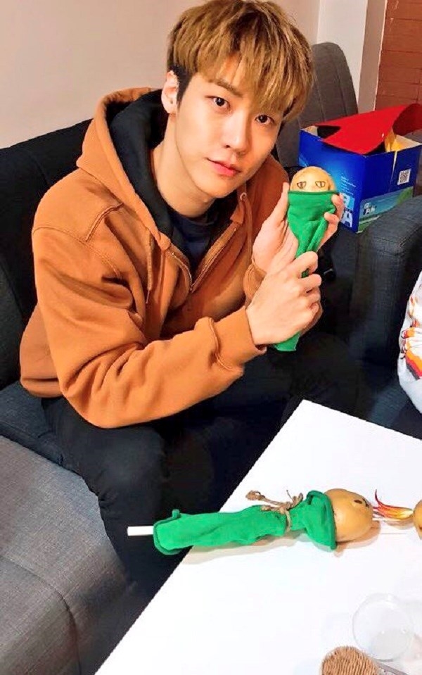 Chiếc lightstick khoai tây tự làm của N.Flying