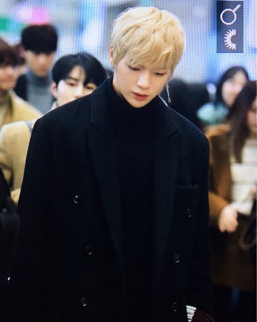 Diện mạo đẹp hoàn hảo của Kang Daniel khiến fan mê mệt