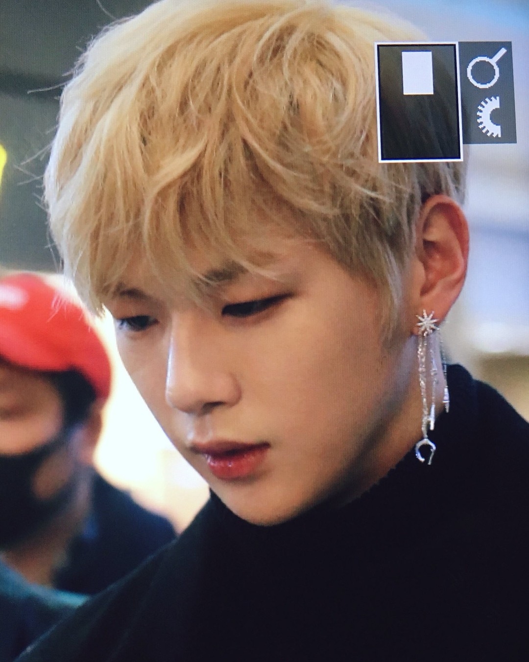 Diện mạo đẹp hoàn hảo của Kang Daniel khiến fan mê mệt