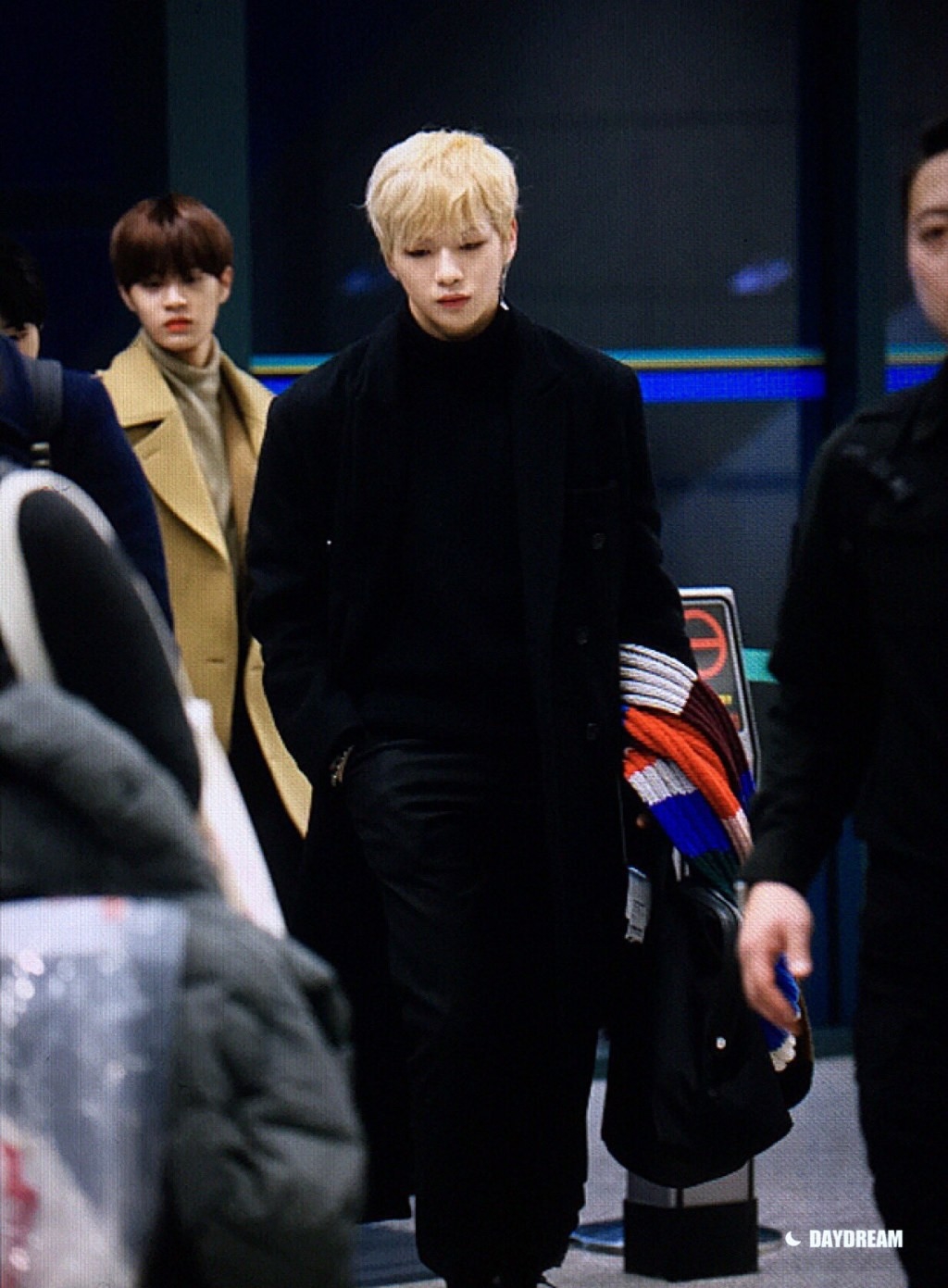 Diện mạo đẹp hoàn hảo của Kang Daniel khiến fan mê mệt