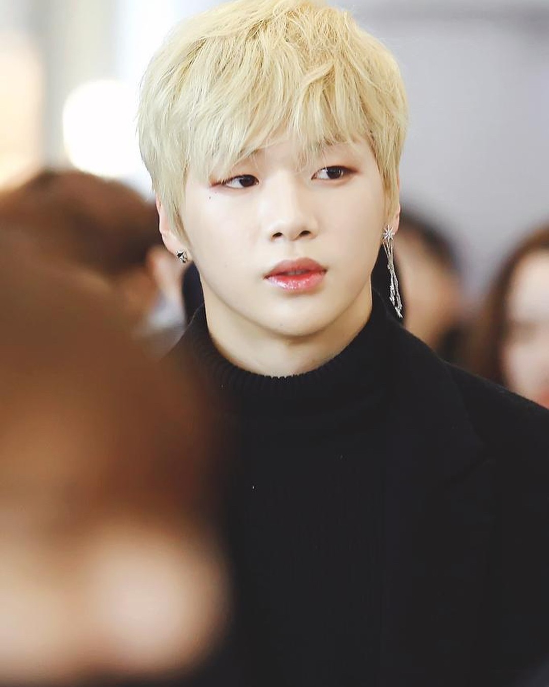 Diện mạo đẹp hoàn hảo của Kang Daniel khiến fan mê mệt