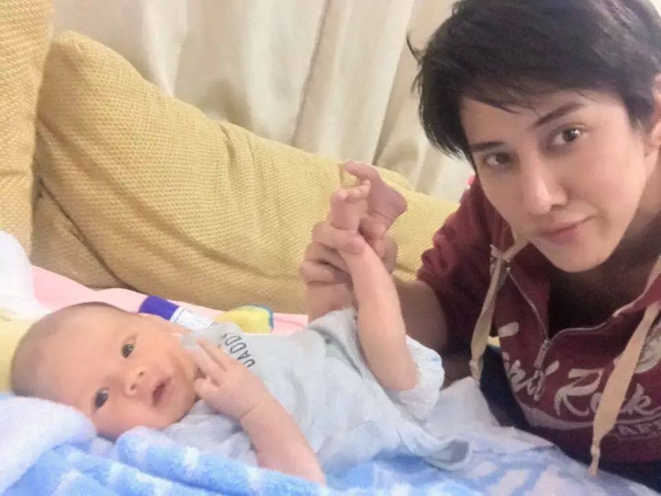 Mike D.Angelo xác nhận quan hệ bạn bè với Sara, hứa chăm sóc 2 mẹ con
