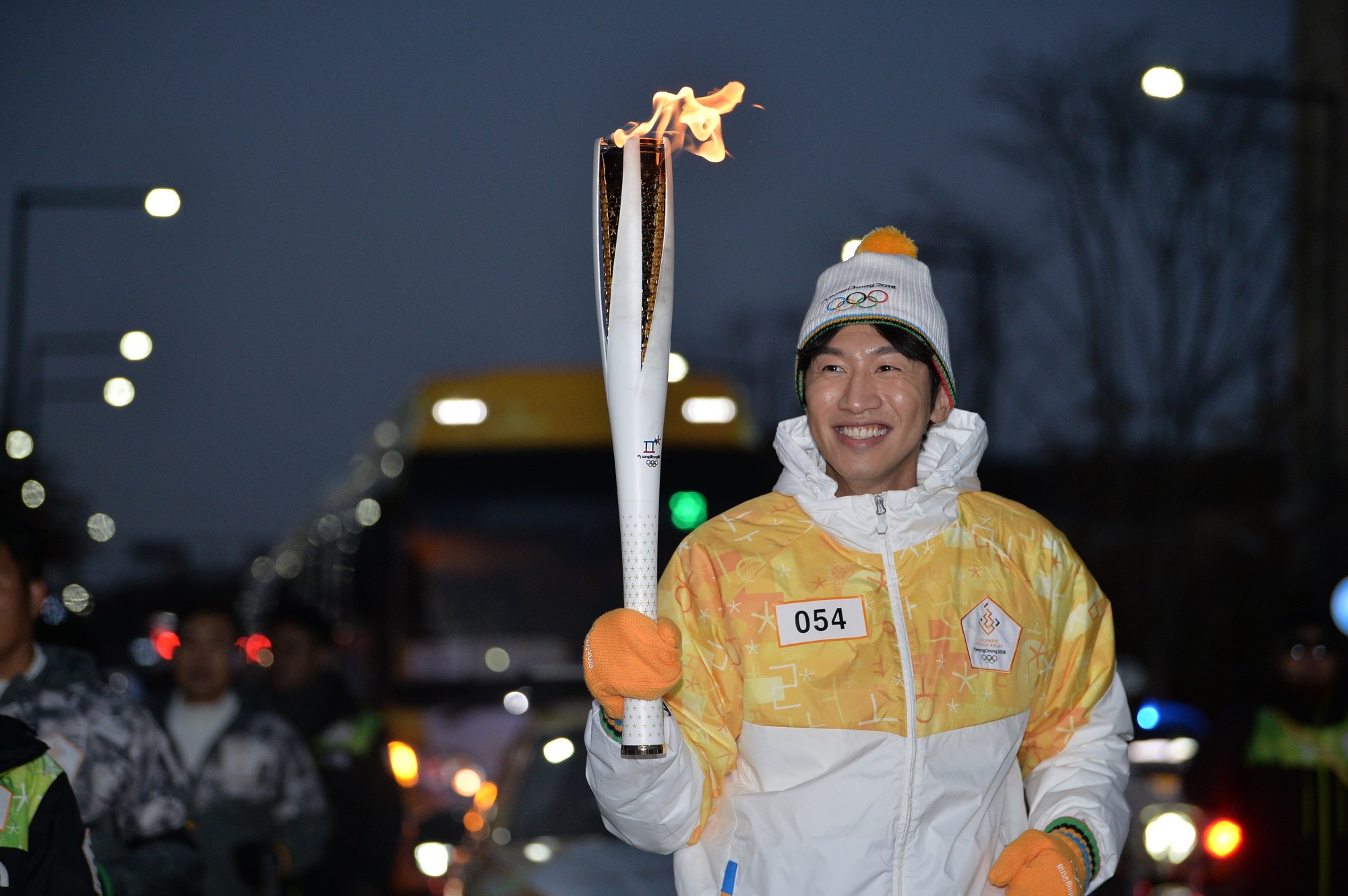 Dàn sao Hàn rạng rỡ rước đuốc cho Olympic mùa đông