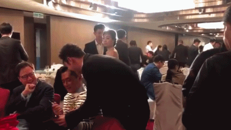 Ngỡ ngàng vì thái độ của sao Cbiz với trợ lý
