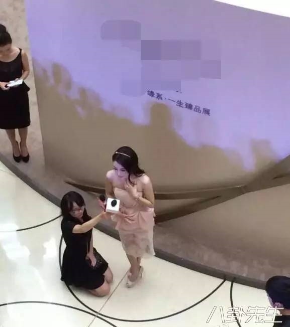 Ngỡ ngàng vì thái độ của sao Cbiz với trợ lý