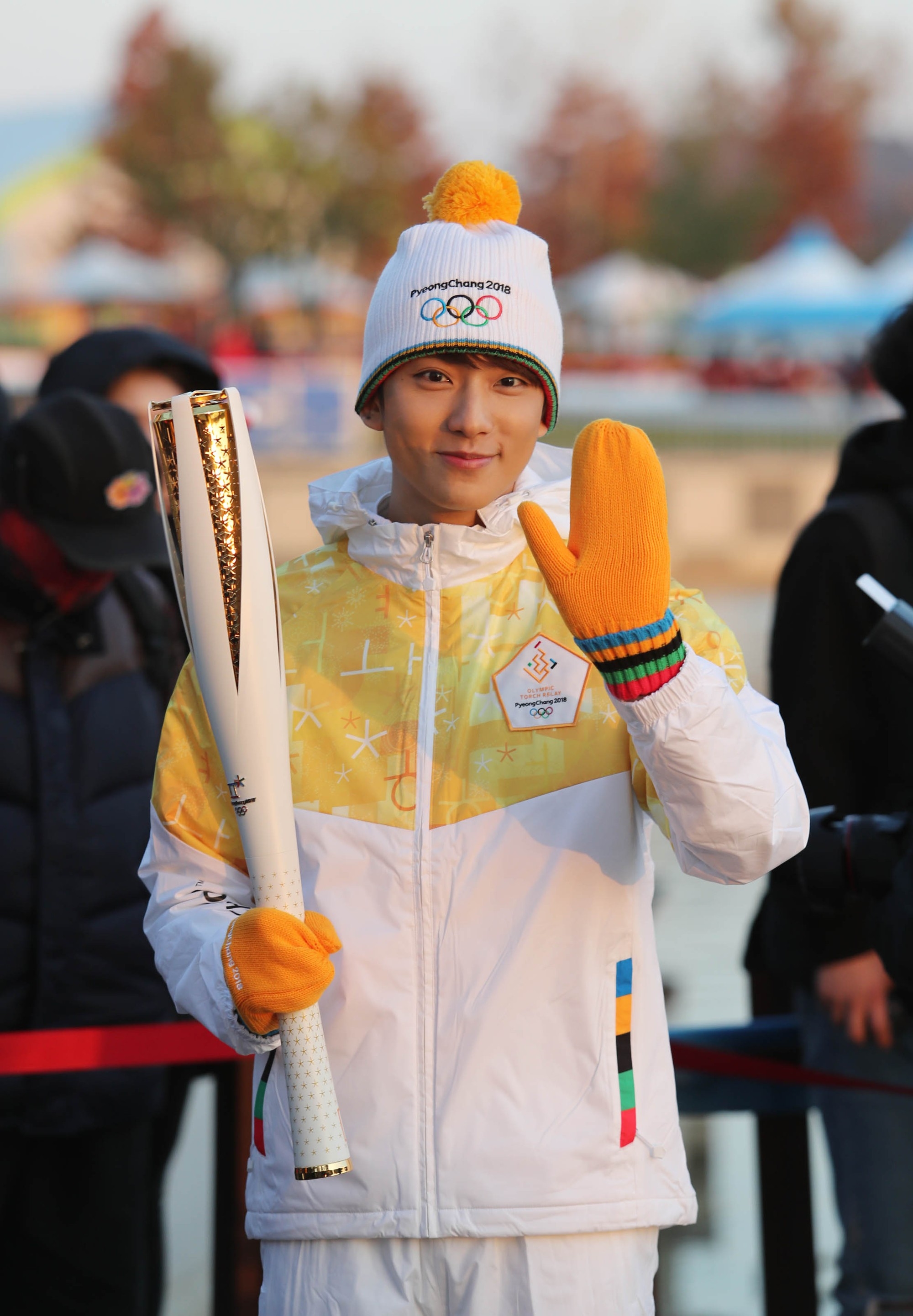 Dàn sao Hàn rạng rỡ rước đuốc cho Olympic mùa đông