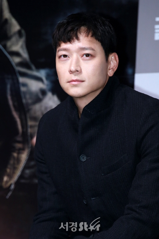 Kang Dong Won xuất hiện rạng ngời trong họp báo movie mới