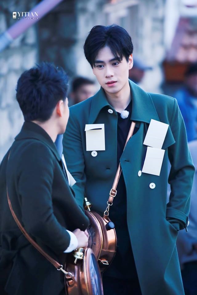 Hồ Nhất Thiên mặc áo đỏ khiến vạn cô gái nguyện bỏ cả thế giới để yêu